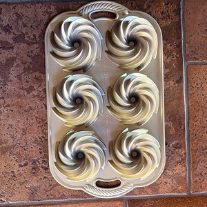 Nordicware pirouette Bundt Mini Cake Pan - Gold NWOT
